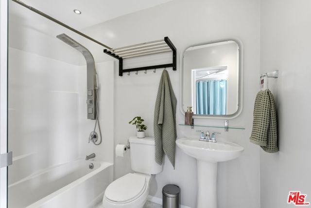 2640 S Hobart Boulevard, Los Angeles, CA 90018