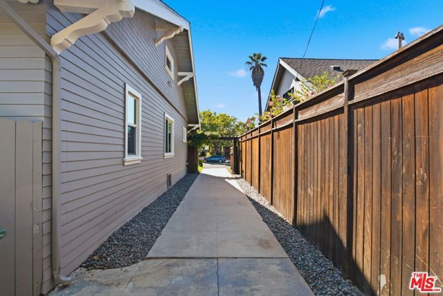 2640 S Hobart Boulevard, Los Angeles, CA 90018
