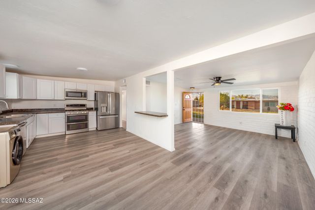 8032 E Victoria Drive, Tucson, AZ 85730