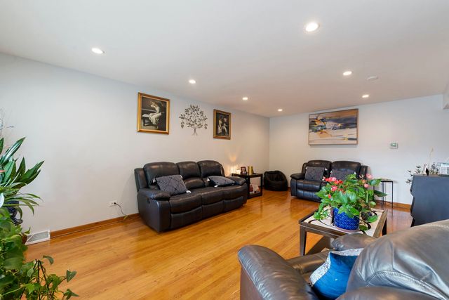 4613 Madison Avenue, Brookfield, IL 60513