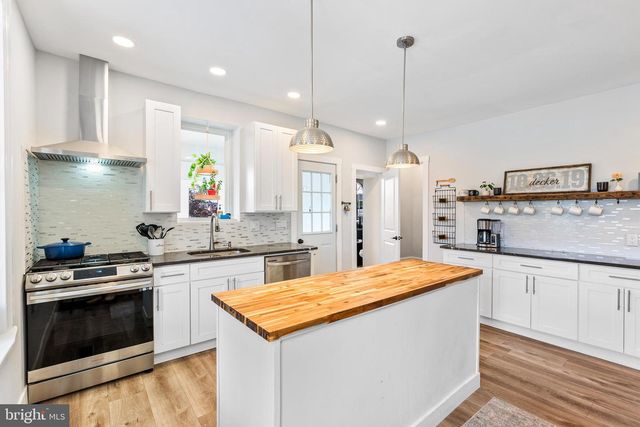 200 W HIGH ST, Red Lion, PA 17356