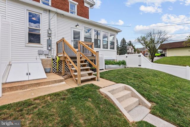200 W HIGH ST, Red Lion, PA 17356