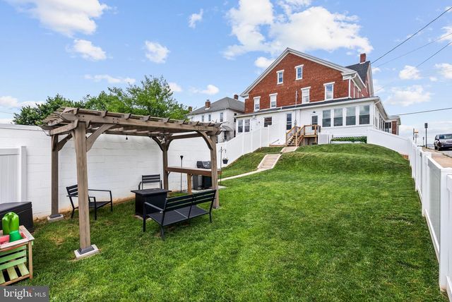 200 W HIGH ST, Red Lion, PA 17356