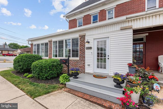 200 W HIGH ST, Red Lion, PA 17356