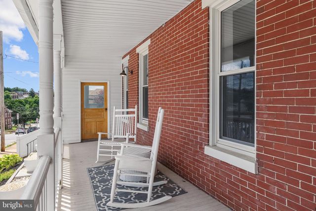 200 W HIGH ST, Red Lion, PA 17356