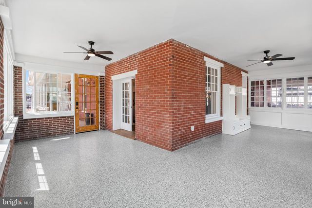 200 W HIGH ST, Red Lion, PA 17356