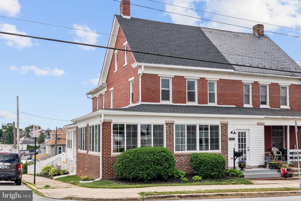 200 W HIGH ST, Red Lion, PA 17356