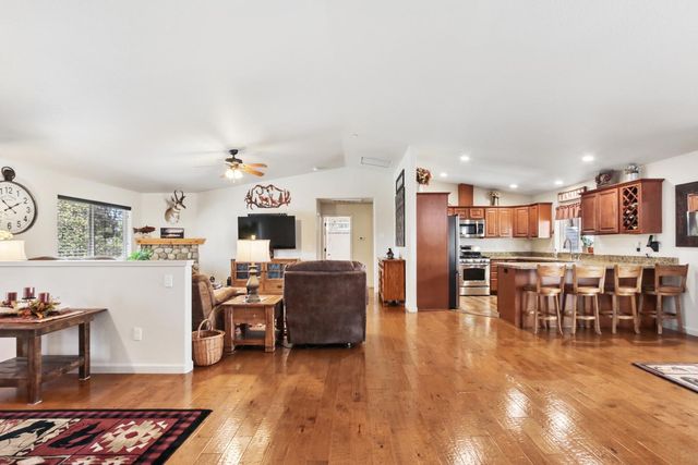 20155 Redwood Dr, Foresthill, CA 95631