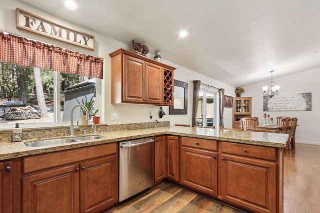 20155 Redwood Dr, Foresthill, CA 95631