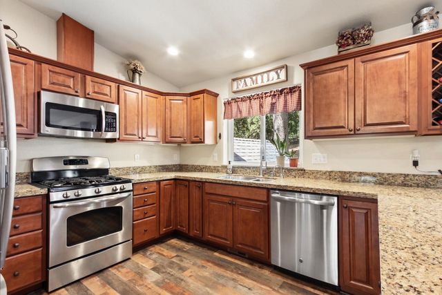 20155 Redwood Dr, Foresthill, CA 95631