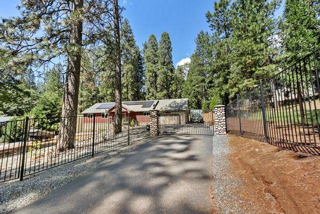 20155 Redwood Dr, Foresthill, CA 95631
