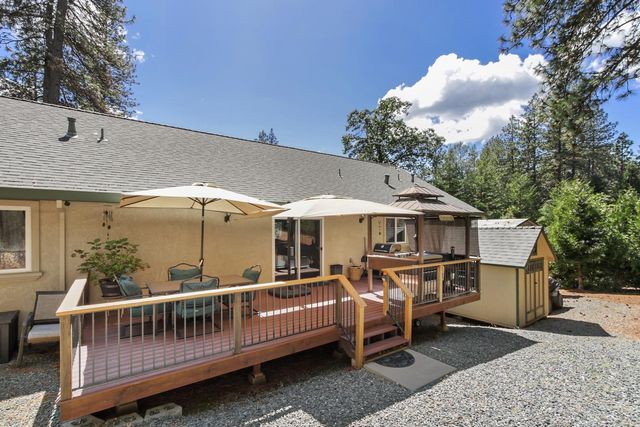 20155 Redwood Dr, Foresthill, CA 95631