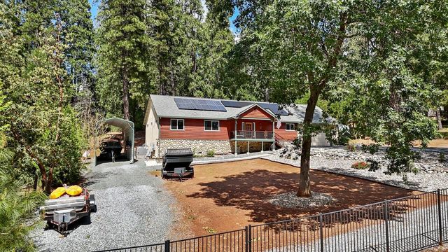 20155 Redwood Dr, Foresthill, CA 95631