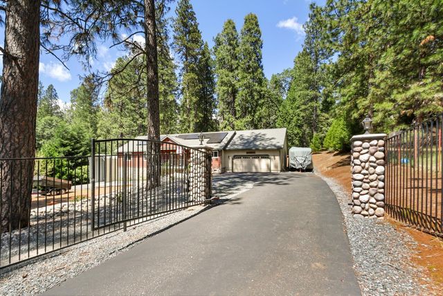 20155 Redwood Dr, Foresthill, CA 95631