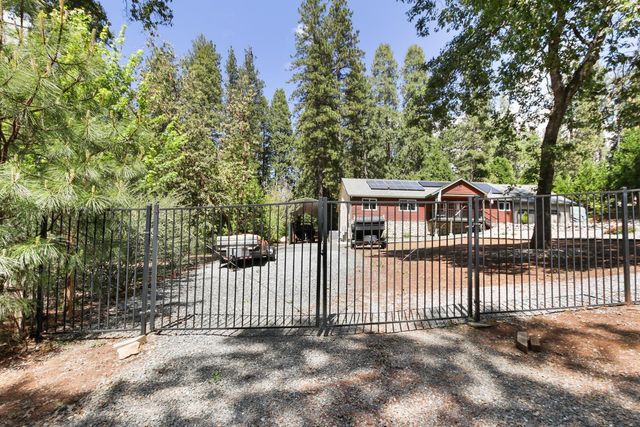 20155 Redwood Dr, Foresthill, CA 95631