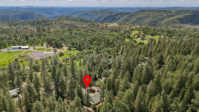 20155 Redwood Dr, Foresthill, CA 95631