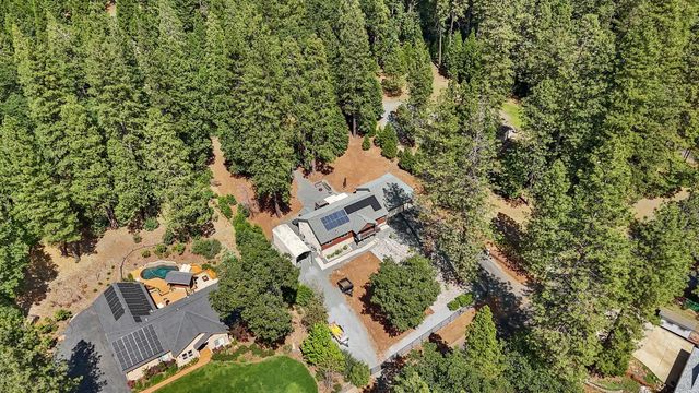 20155 Redwood Dr, Foresthill, CA 95631