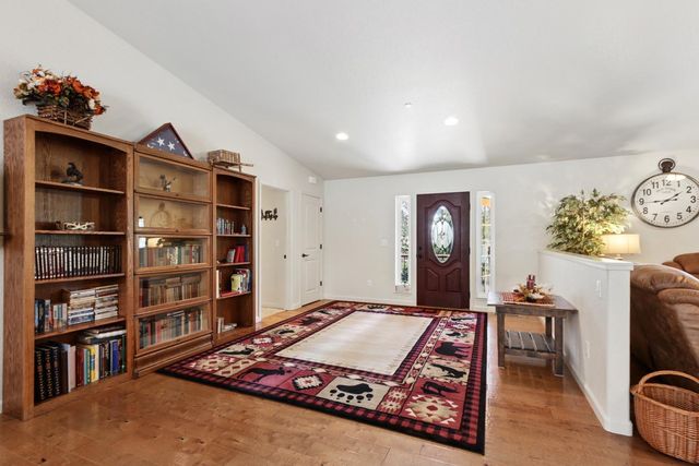 20155 Redwood Dr, Foresthill, CA 95631