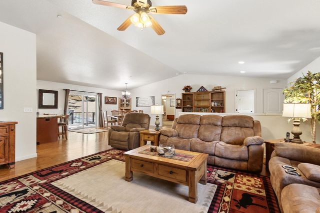 20155 Redwood Dr, Foresthill, CA 95631