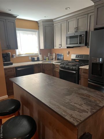 827 Bermuda Road, West Babylon, NY 11704