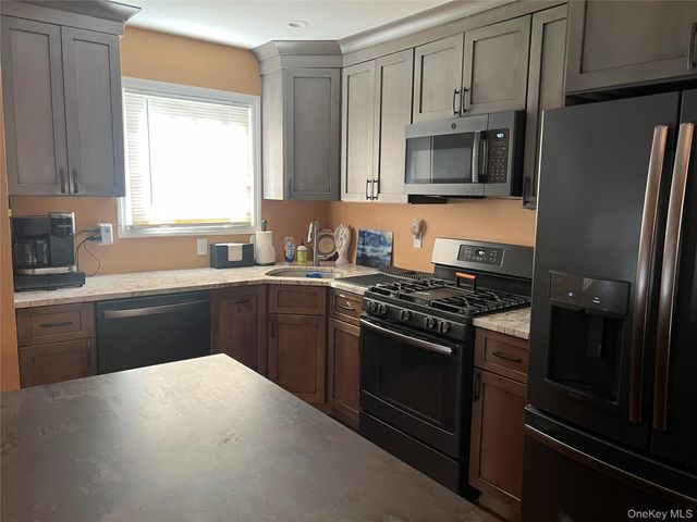 827 Bermuda Road, West Babylon, NY 11704