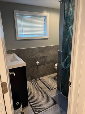 827 Bermuda Road, West Babylon, NY 11704