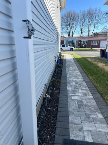 827 Bermuda Road, West Babylon, NY 11704