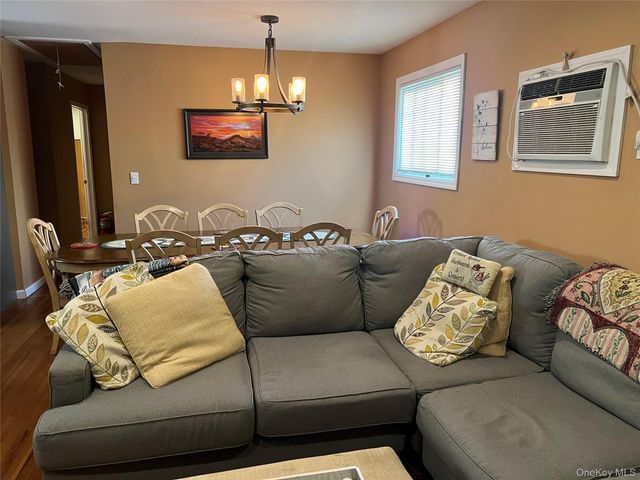 827 Bermuda Road, West Babylon, NY 11704