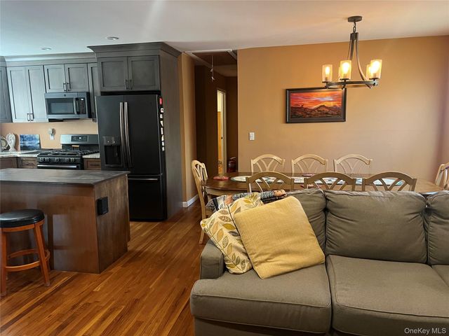 827 Bermuda Road, West Babylon, NY 11704