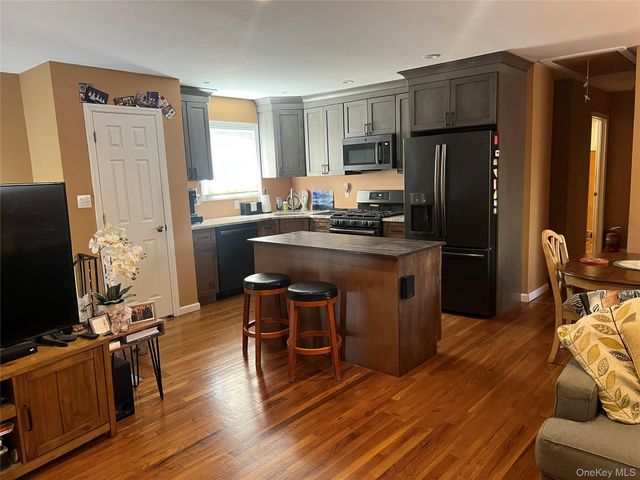 827 Bermuda Road, West Babylon, NY 11704