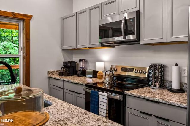 615 Country Oaks Drive, Pigeon Forge, TN 37863