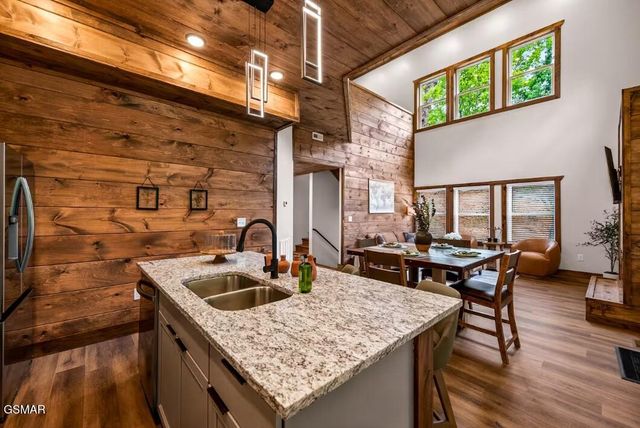 615 Country Oaks Drive, Pigeon Forge, TN 37863