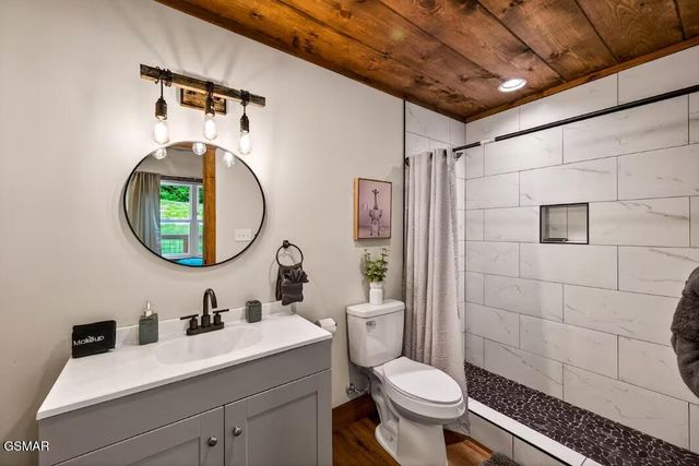615 Country Oaks Drive, Pigeon Forge, TN 37863