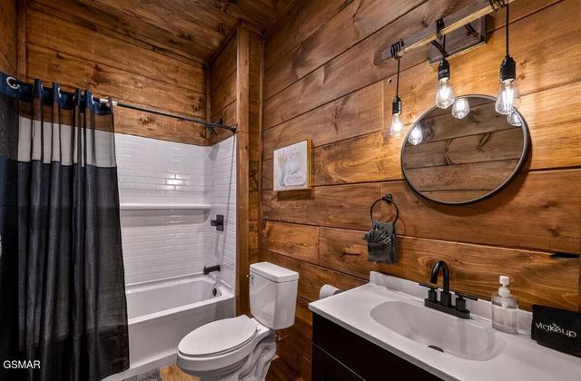 615 Country Oaks Drive, Pigeon Forge, TN 37863