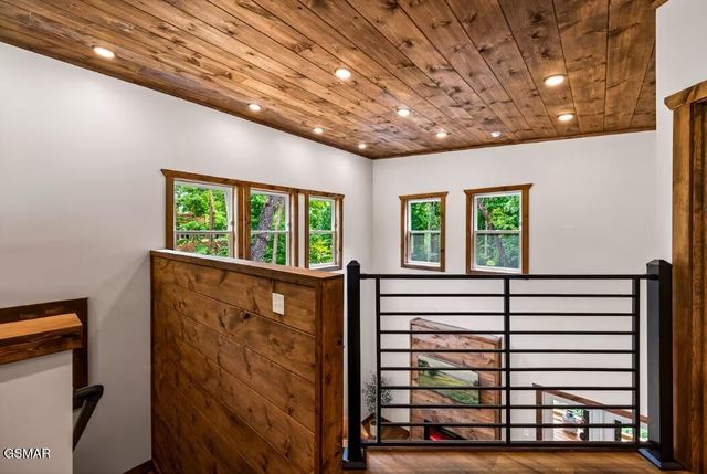 615 Country Oaks Drive, Pigeon Forge, TN 37863