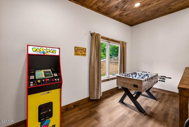 615 Country Oaks Drive, Pigeon Forge, TN 37863