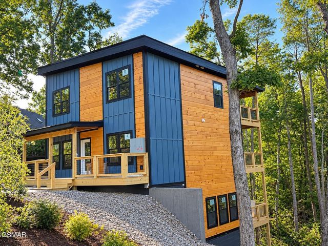 615 Country Oaks Drive, Pigeon Forge, TN 37863