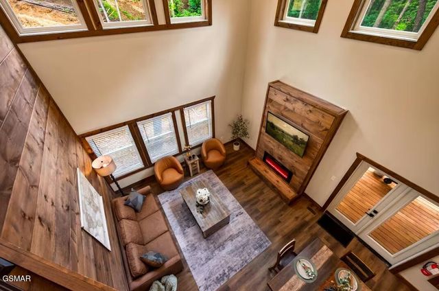 615 Country Oaks Drive, Pigeon Forge, TN 37863