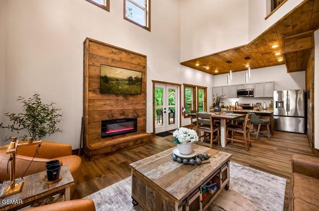615 Country Oaks Drive, Pigeon Forge, TN 37863