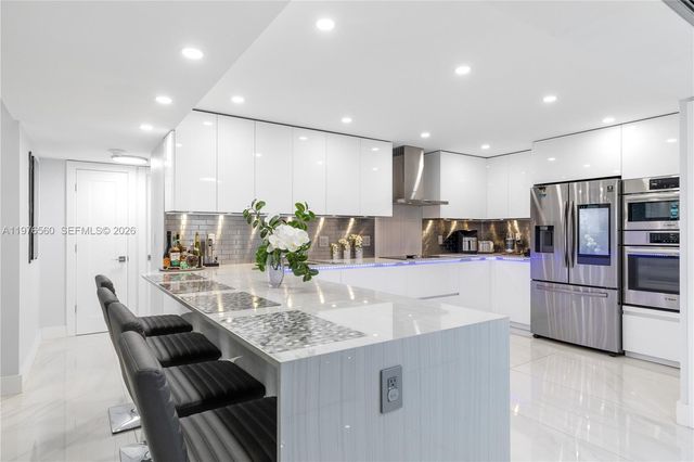 2500 Parkview Dr 1121, Hallandale Beach, FL 33009