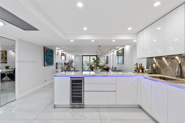 2500 Parkview Dr 1121, Hallandale Beach, FL 33009