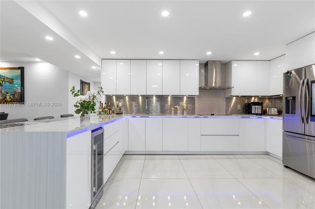 2500 Parkview Dr 1121, Hallandale Beach, FL 33009