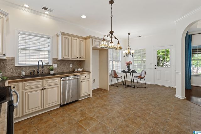 5513 FAWN CIRCLE, Hoover, AL 35226