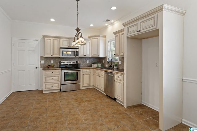 5513 FAWN CIRCLE, Hoover, AL 35226