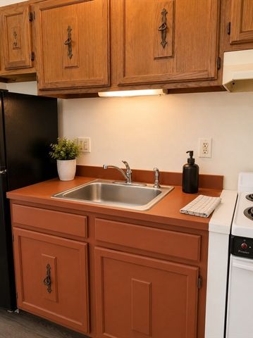 8 Exchange Ct 2, Waltham, MA 02452