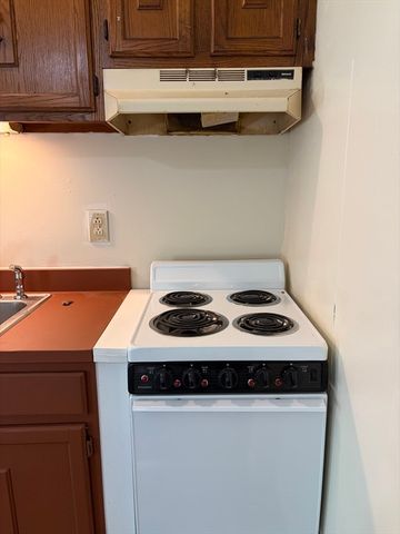 8 Exchange Ct 2, Waltham, MA 02452