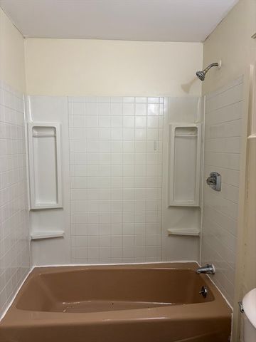 8 Exchange Ct 2, Waltham, MA 02452