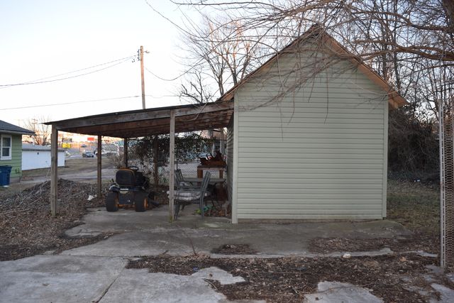 2340 N Kellett Avenue, Springfield, MO 65803