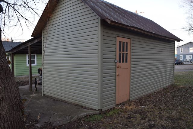 2340 N Kellett Avenue, Springfield, MO 65803