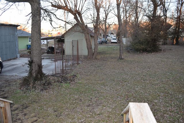 2340 N Kellett Avenue, Springfield, MO 65803